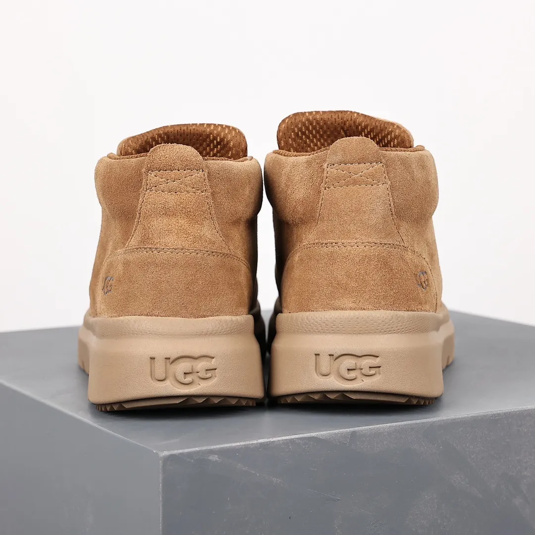 Pick up locally 💰760 The core recommendation is good price UGG2023 new autumn and winter men's comfortable flat-soled lace-up solid color round toe fashionable casual short boots 1151773 Burleigh series Burleigh Chuck boots 5mm UGGplush lining in the shoe, 10mm UGGplush Insole, waterproof suede upper, polyester fiber laces, embossed brand logo on the heel, EVA outsole, non-slip hollow spider web pattern rubber Size: 40 41 42 43 44 45